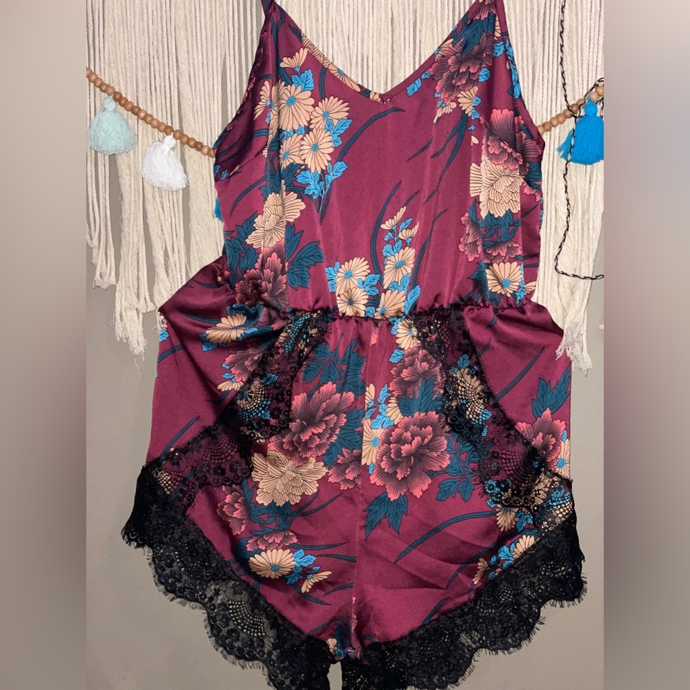 Plus size floral romper with lace trim